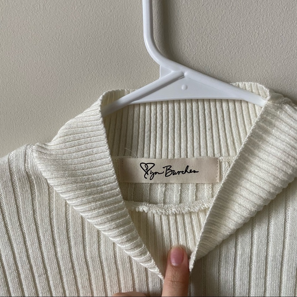 Lizard Thicket White Turtleneck - image 3